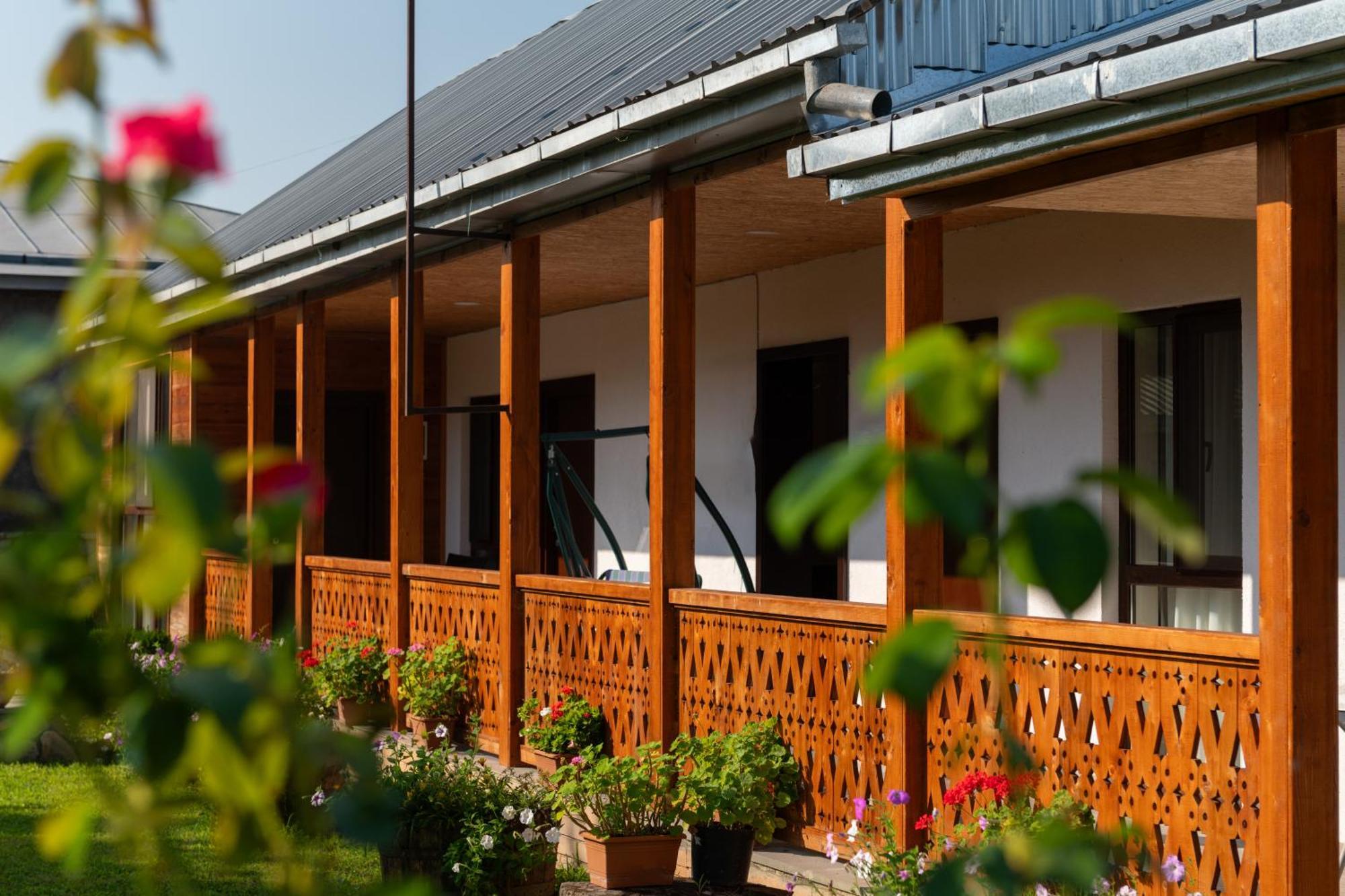 Alvani Inn K'vemo Alvani Extérieur photo